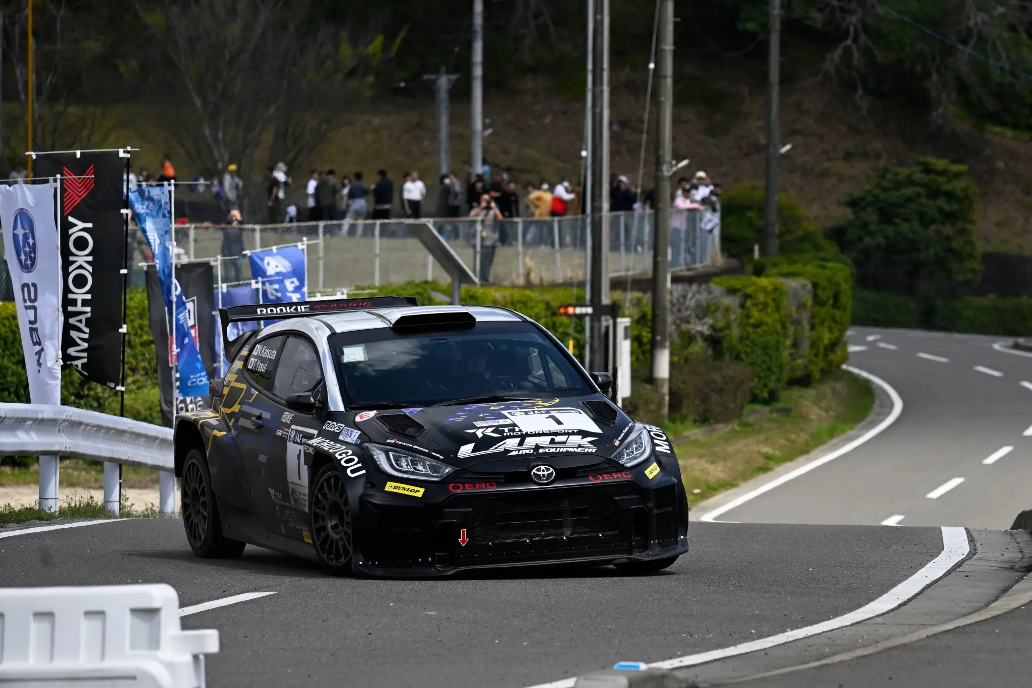 山間道路を走るGR YARIS Rally2の実写